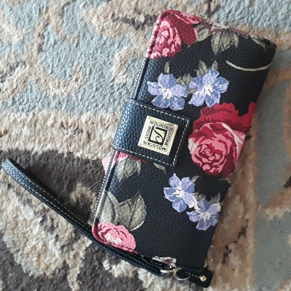 2x*Host Pick*Stone Mountain pretty bonded leather wristlet
